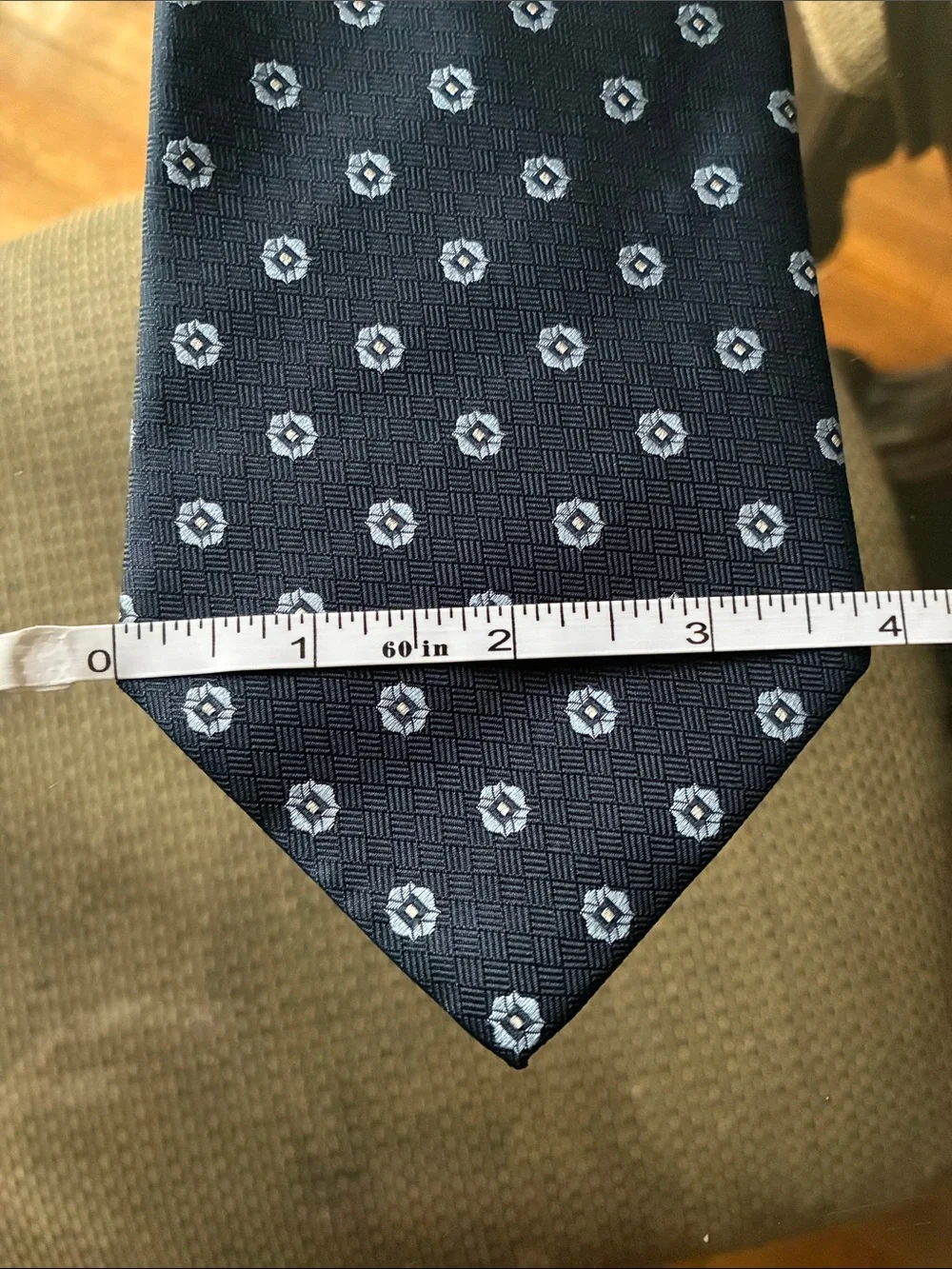Brooks Brothers Classic Navy Mens Tie with Light Blue Medallion Pattern